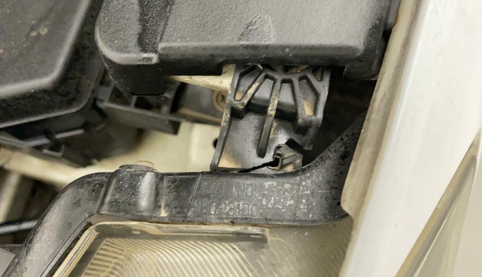 2015 Maruti Ciaz VXI, Petrol, Manual, 78,898 km, Left headlight - Clamp has minor damage