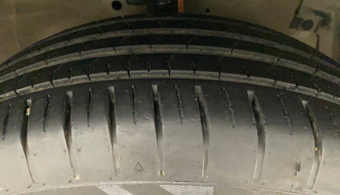 2015 Maruti Ciaz VXI, Petrol, Manual, 78,898 km, Right Front Tyre Tread
