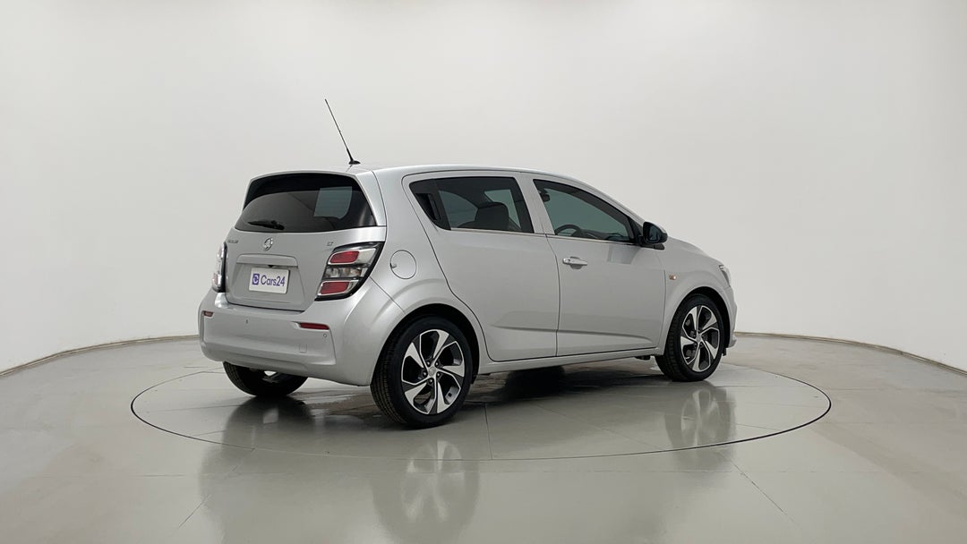 Right Back Diagonal (45- Degree) View