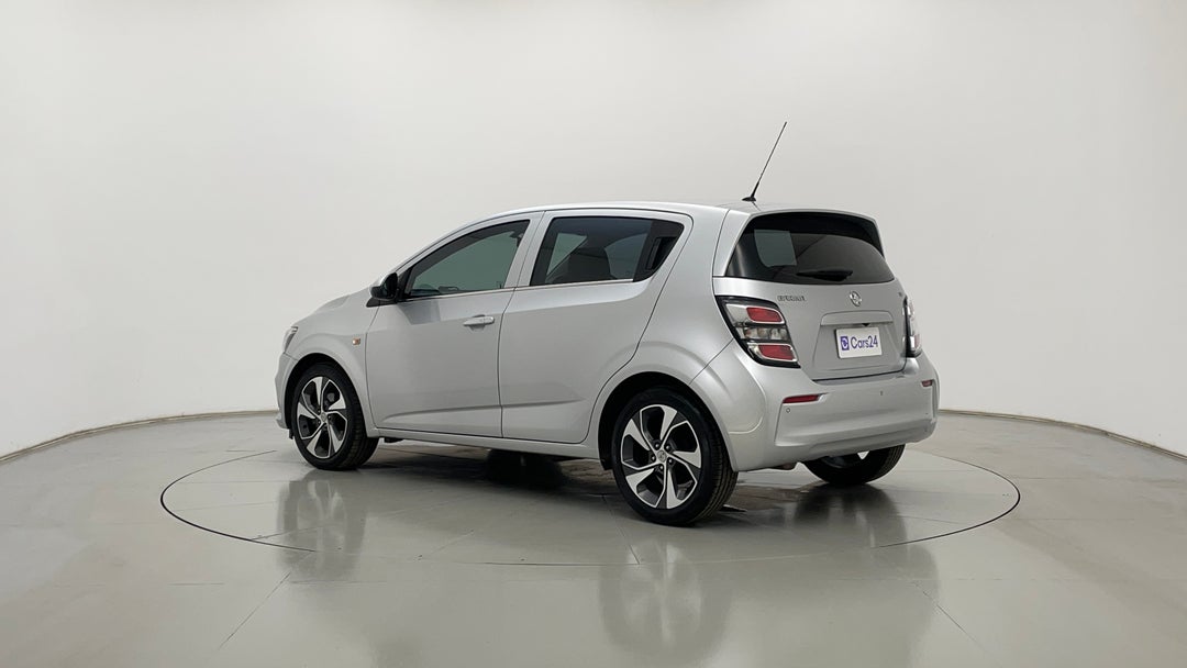 Left Back Diagonal (45- Degree) View