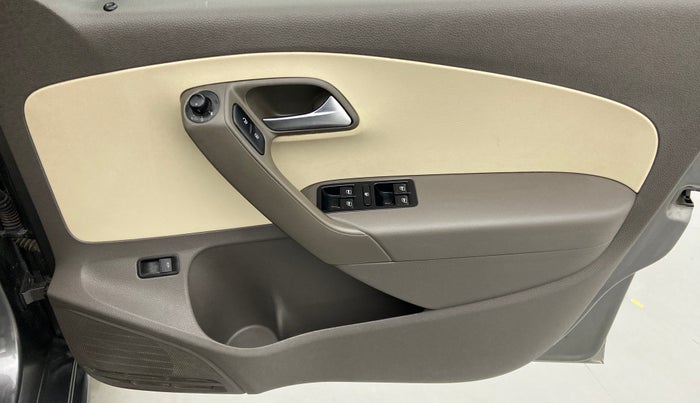 2014 Volkswagen Vento COMFORTLINE MT PETROL, Petrol, Manual, 45,321 km, Driver Side Door Panels Control