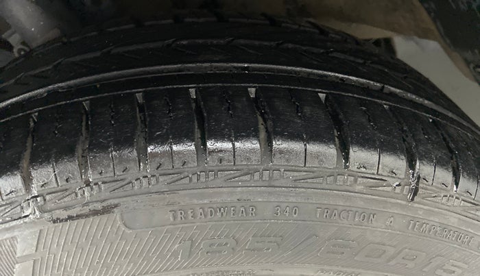 2014 Volkswagen Vento COMFORTLINE MT PETROL, Petrol, Manual, 45,321 km, Left Front Tyre Tread