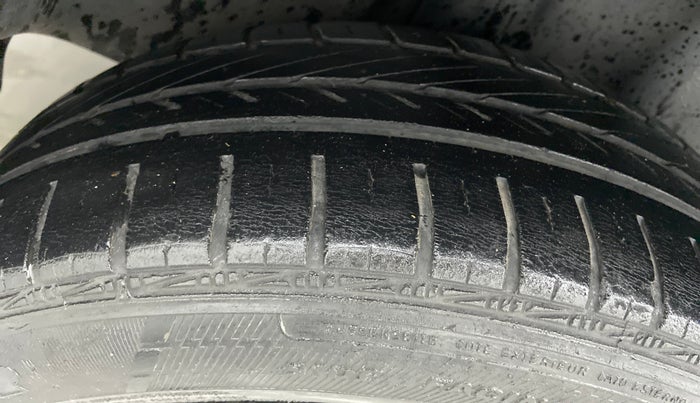 2014 Volkswagen Vento COMFORTLINE MT PETROL, Petrol, Manual, 45,321 km, Right Rear Tyre Tread