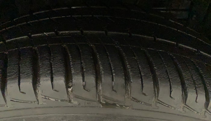 2017 Maruti Vitara Brezza VDI, Diesel, Manual, 53,140 km, Right Front Tyre Tread