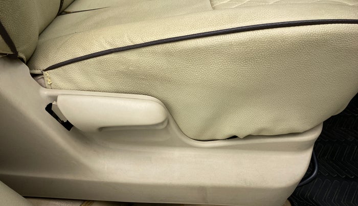 2017 Maruti Ertiga VXI ABS, Petrol, Manual, 17,813 km, Driver Side Adjustment Panel