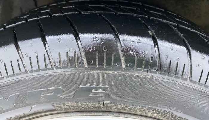 2017 Maruti Ertiga VXI ABS, Petrol, Manual, 17,813 km, Left Front Tyre Tread