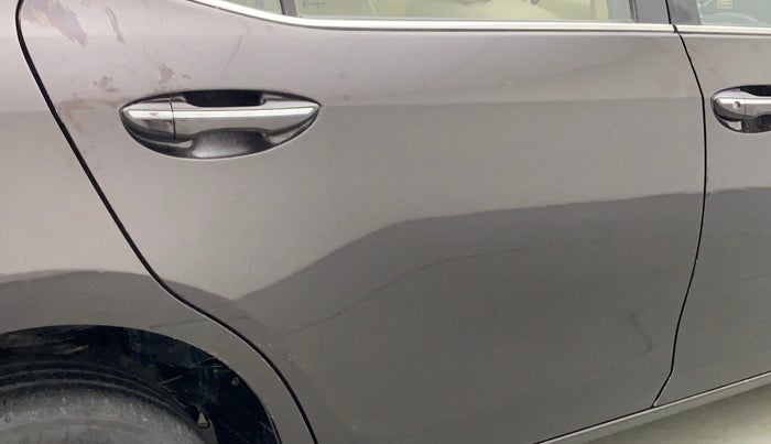 2018 Toyota Corolla Altis G DIESEL, Diesel, Manual, 1,02,279 km, Right rear door - Minor scratches