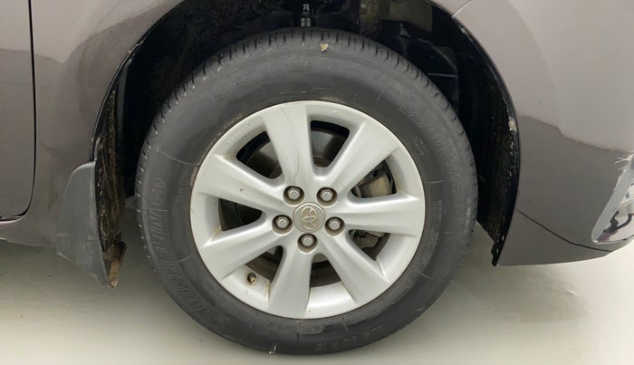 2018 Toyota Corolla Altis G DIESEL, Diesel, Manual, 1,02,279 km, Right Front Wheel