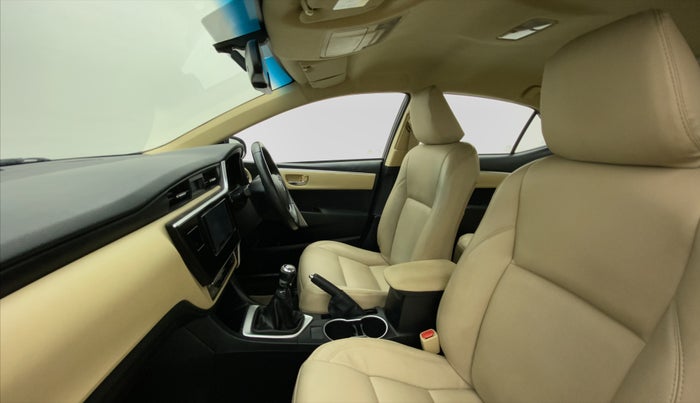 2018 Toyota Corolla Altis G DIESEL, Diesel, Manual, 1,02,279 km, Right Side Front Door Cabin