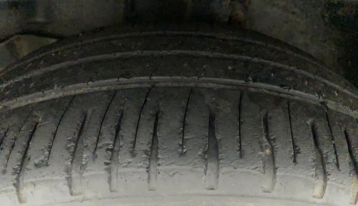 2018 Toyota Corolla Altis G DIESEL, Diesel, Manual, 1,02,279 km, Left Front Tyre Tread