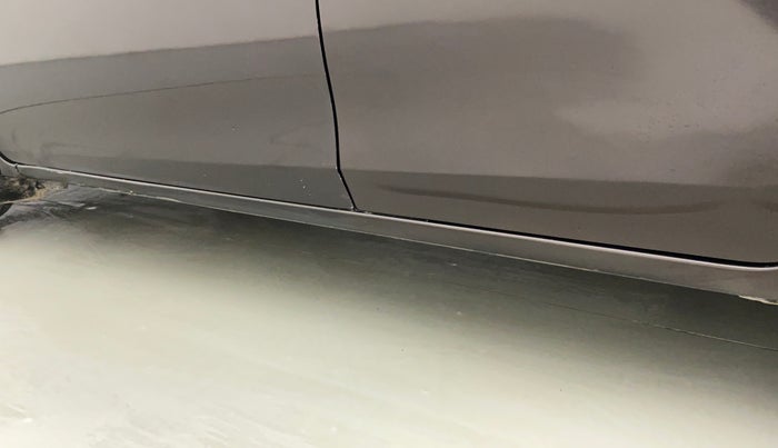 2018 Toyota Corolla Altis G DIESEL, Diesel, Manual, 1,02,279 km, Left running board - Slightly dented