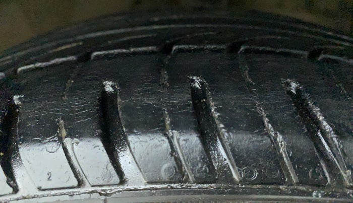 2014 Hyundai Xcent S (O) 1.2, Petrol, Manual, 1,12,986 km, Right Front Tyre Tread