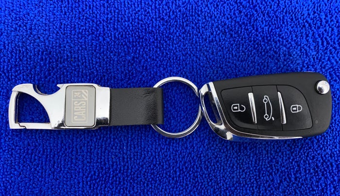 2014 Hyundai Xcent S (O) 1.2, Petrol, Manual, 1,12,986 km, Key Close Up