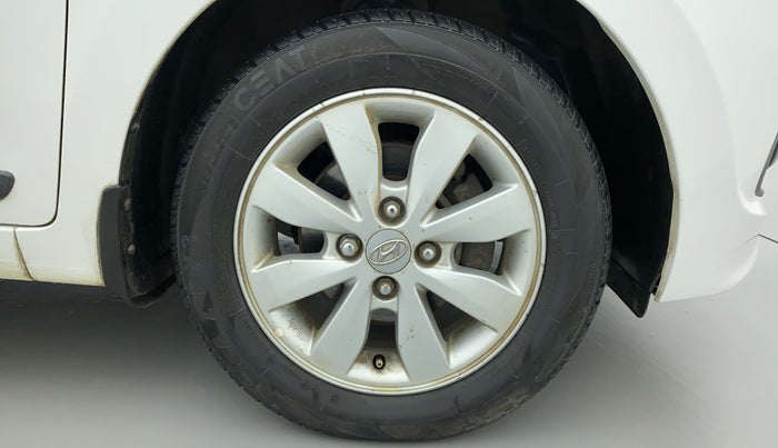2014 Hyundai Xcent S (O) 1.2, Petrol, Manual, 1,12,986 km, Right Front Wheel