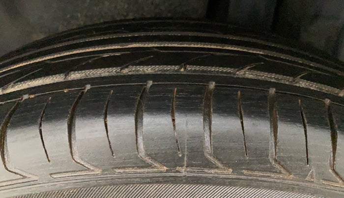 2013 Maruti Swift Dzire VXI, Petrol, Manual, 70,963 km, Left Rear Tyre Tread