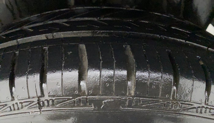 2017 Maruti Swift VXI, Petrol, Manual, 14,486 km, Right Front Tyre Tread