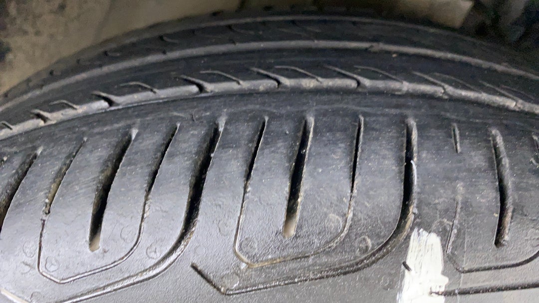 Right Front Tyre Tread