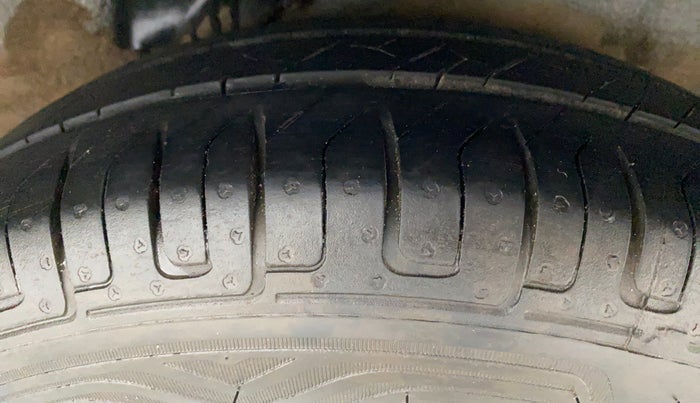 2013 Hyundai i10 ERA 1.1 IRDE, CNG, Manual, 77,850 km, Left Rear Tyre Tread