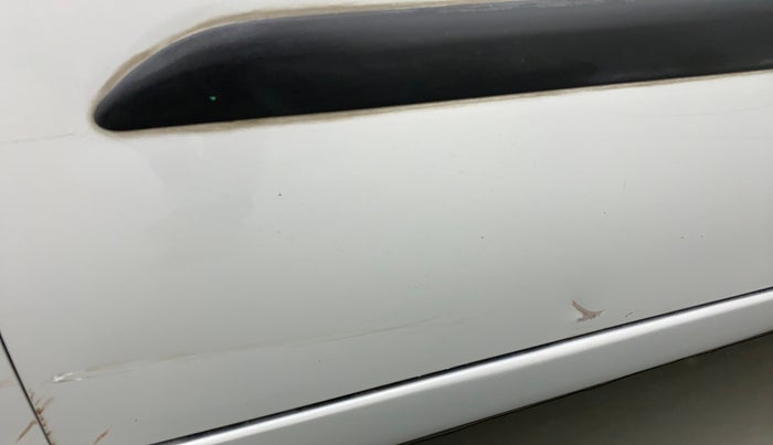 2013 Hyundai i10 ERA 1.1 IRDE, CNG, Manual, 77,850 km, Front passenger door - Slightly dented