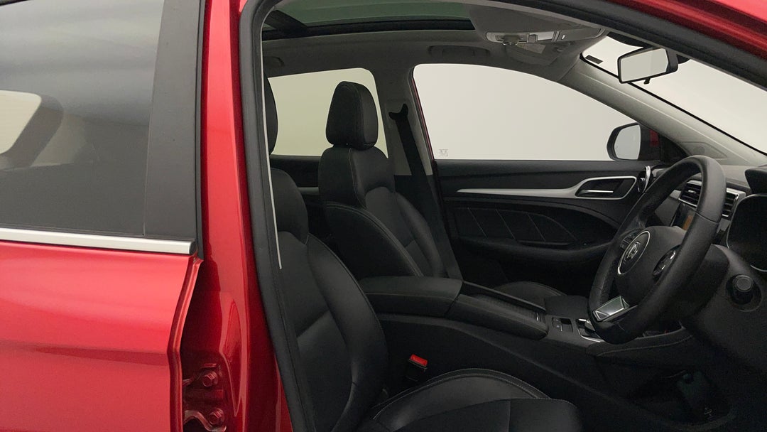 2020 MG ZS EV Essence, Automatic, 33958 km, Right Side Front Door Cabin View