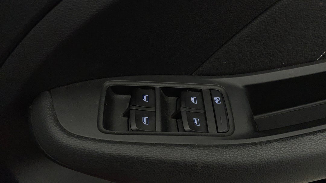 2020 MG ZS EV Essence, Automatic, 33958 km, Drivers Side Door Panel Controls