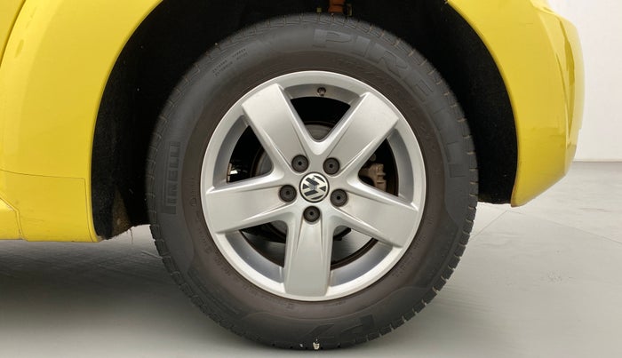 2010 Volkswagen Beetle 2.0 AT, Petrol, Automatic, 13,268 km, Left Rear Wheel