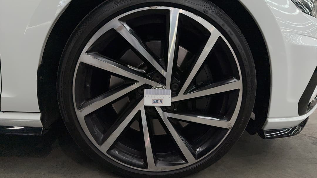 2019 Volkswagen Golf R, Automatic, 55812 km, Wheels Rim Front RHS Gutter Rash
