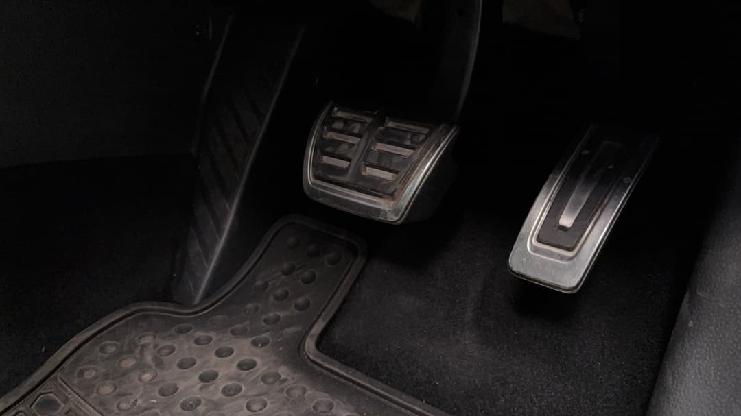 2019 Volkswagen Golf R, Automatic, 55812 km, Pedals and Footmat