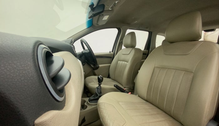 2014 Nissan Terrano XV D THP 110 PS, Diesel, Manual, 1,15,634 km, Right Side Front Door Cabin