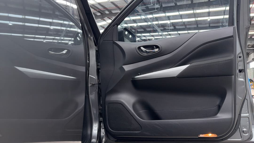 2021 Nissan Navara St (4x4), Automatic, 94583 km, Speaker View