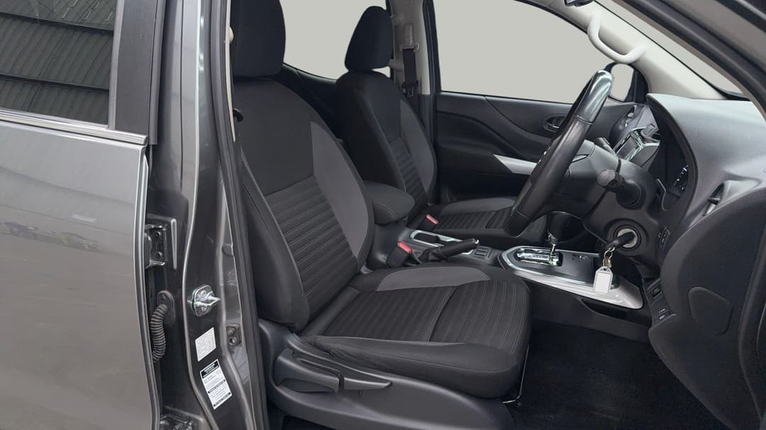 2021 Nissan Navara St (4x4), Automatic, 94583 km, Right Side Front Door Cabin View