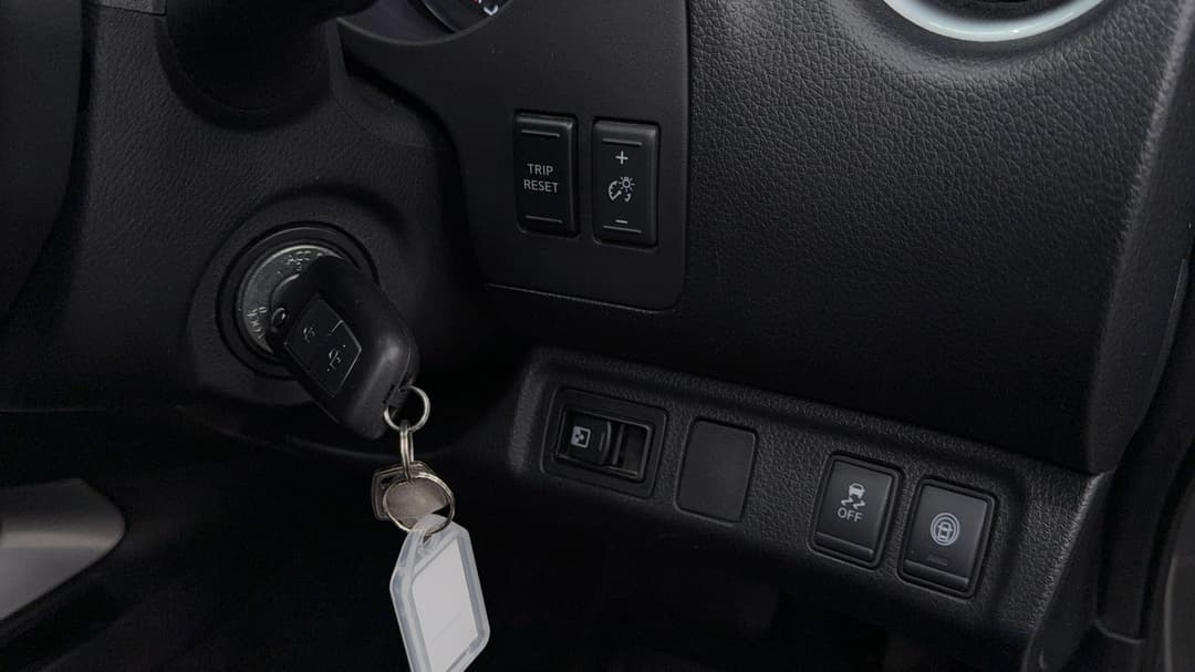 2021 Nissan Navara St (4x4), Automatic, 94583 km, Utility Switches/Buttons