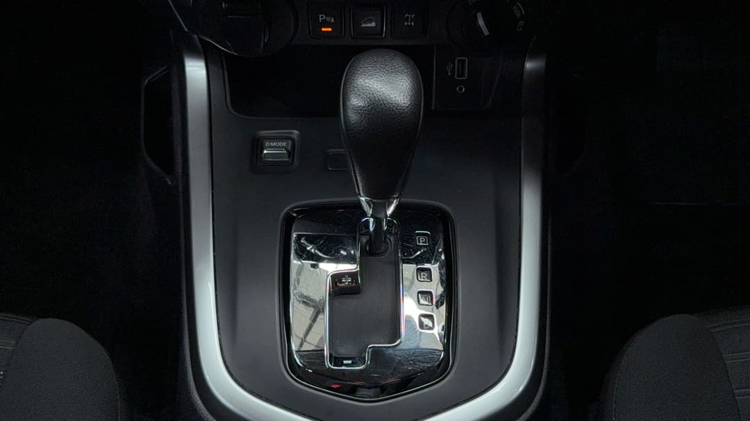 2021 Nissan Navara St (4x4), Automatic, 94583 km, Gear Lever 