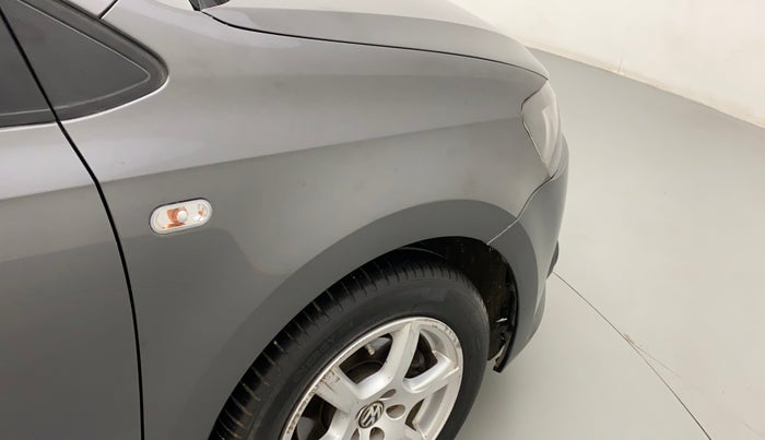 2014 Volkswagen Vento HIGHLINE DIESEL 1.6, Diesel, Manual, 83,566 km, Right fender - Minor scratches