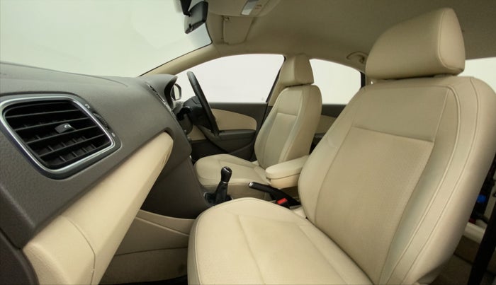 2014 Volkswagen Vento HIGHLINE DIESEL 1.6, Diesel, Manual, 83,566 km, Right Side Front Door Cabin