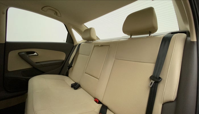 2014 Volkswagen Vento HIGHLINE DIESEL 1.6, Diesel, Manual, 83,566 km, Right Side Rear Door Cabin