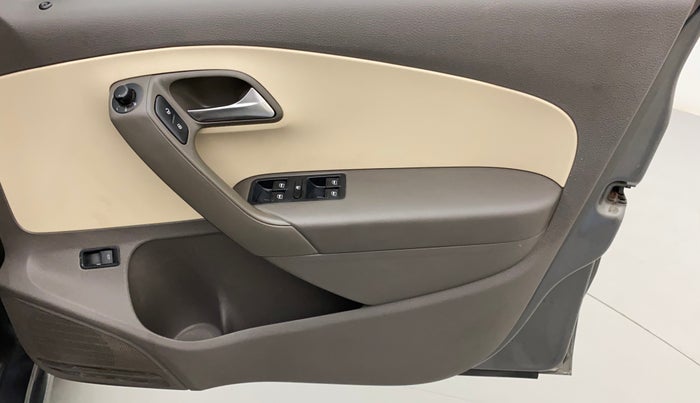 2014 Volkswagen Vento HIGHLINE DIESEL 1.6, Diesel, Manual, 83,566 km, Driver Side Door Panels Control