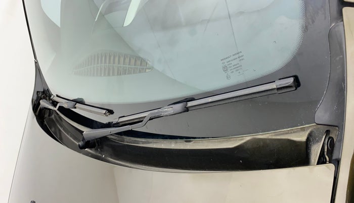 2017 Renault Duster 85 PS RXS MT DIESEL, Diesel, Manual, 1,06,068 km, Front windshield - Wiper nozzle not functional