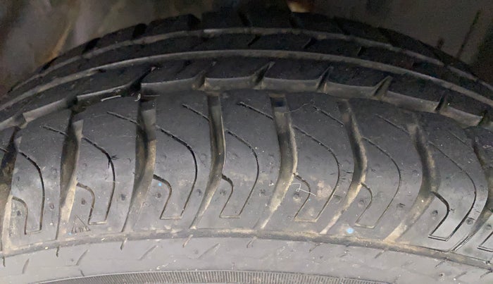 2015 Datsun Go T, Petrol, Manual, 44,095 km, Right Front Tyre Tread
