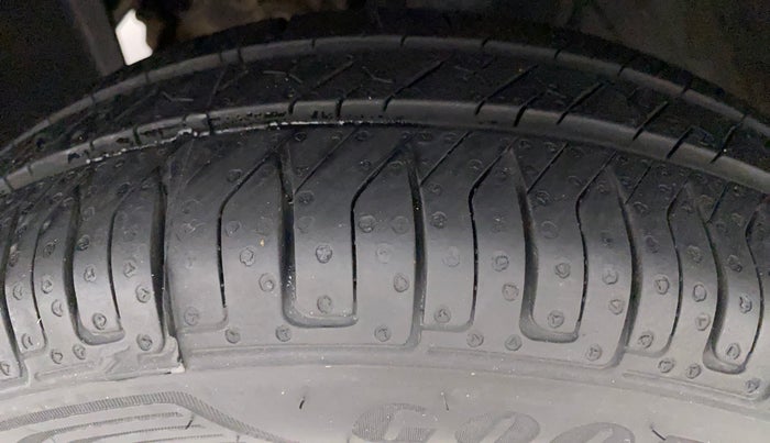 2015 Datsun Go T, Petrol, Manual, 44,095 km, Left Front Tyre Tread