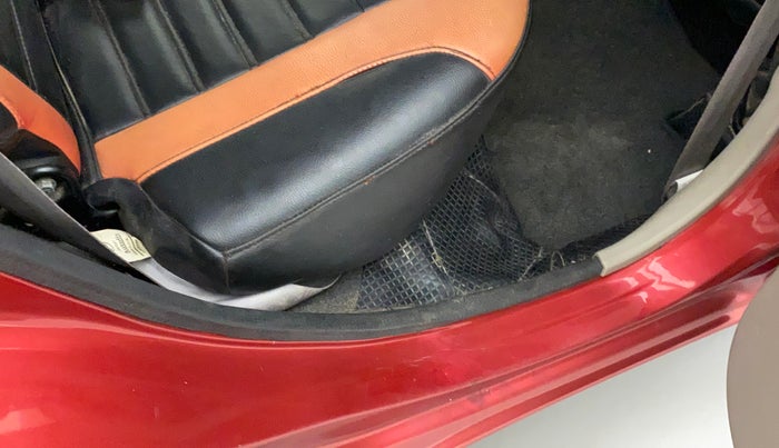 2015 Datsun Go T, Petrol, Manual, 44,095 km, Right rear door - Beading has minor damage
