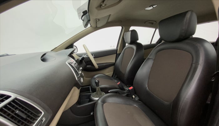 2012 Hyundai i20 MAGNA (O) 1.2, Petrol, Manual, 46,802 km, Right Side Front Door Cabin