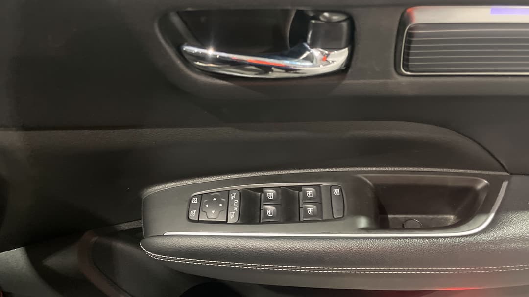 2023 Renault Koleos Zen (4x2), Automatic, 67989 km, Drivers Side Door Panel Controls