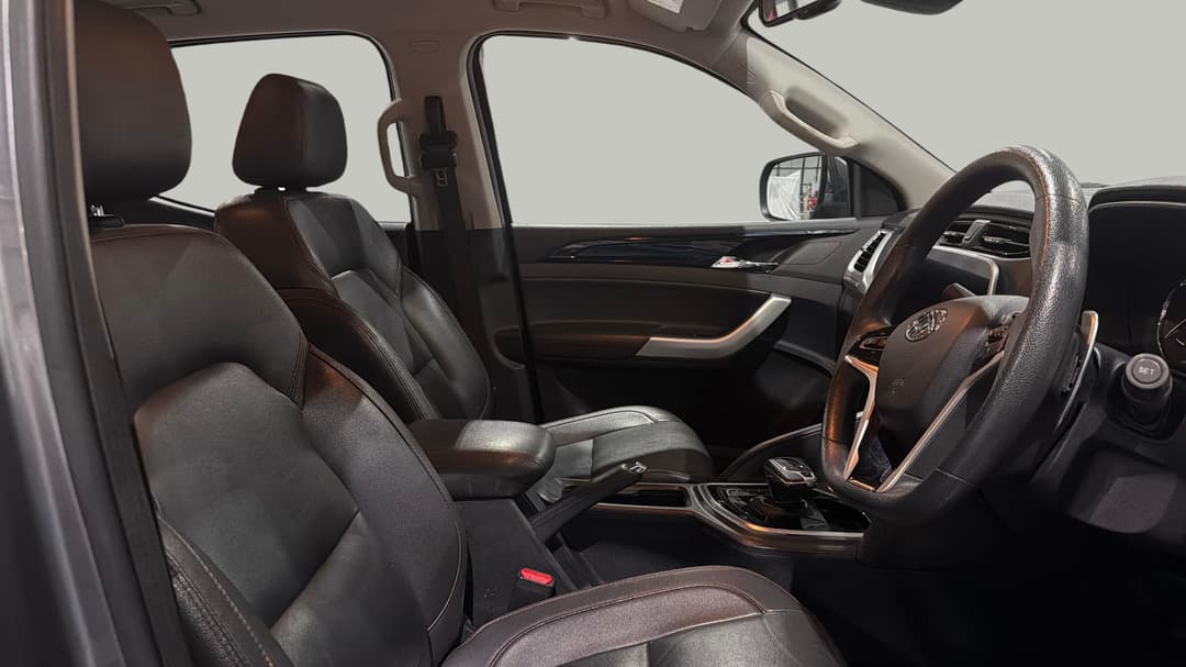 2022 LDV T60 Max Luxe (4x4), Automatic, 69938 km, Right Side Front Door Cabin View