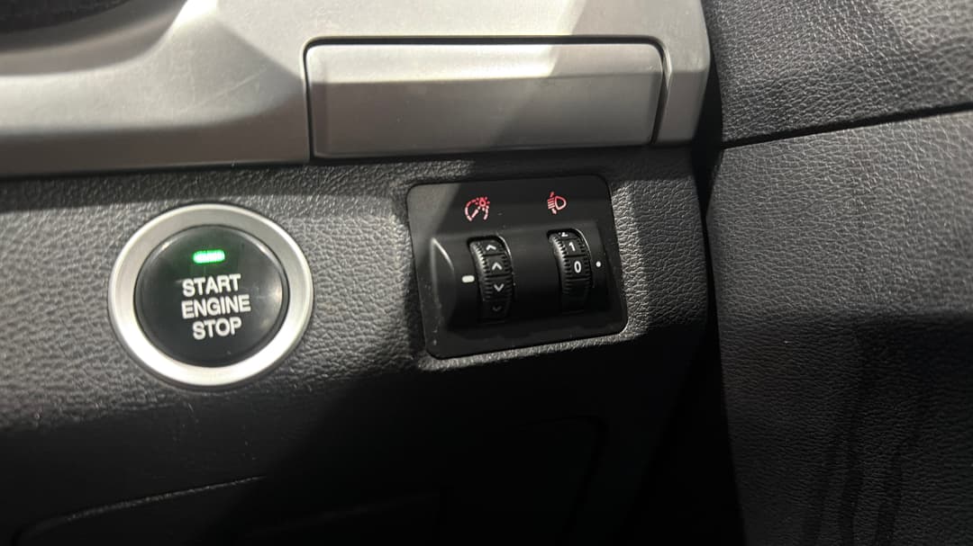 2022 LDV T60 Max Luxe (4x4), Automatic, 69938 km, Utility Switches/Buttons