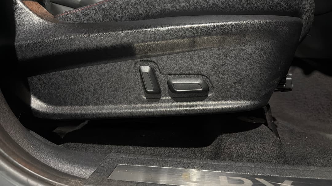 2022 LDV T60 Max Luxe (4x4), Automatic, 69938 km, Drivers Side Adjustment Panel