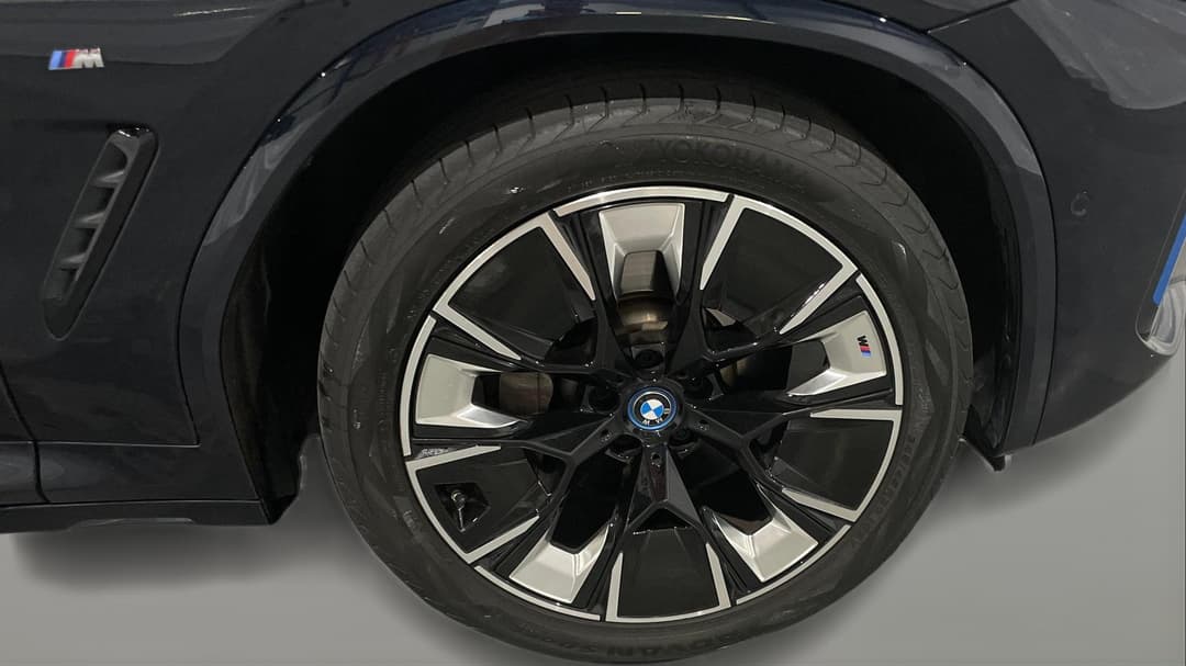 2022 BMW Ix3 M Sport, Automatic, 43767 km, Right Front Wheel