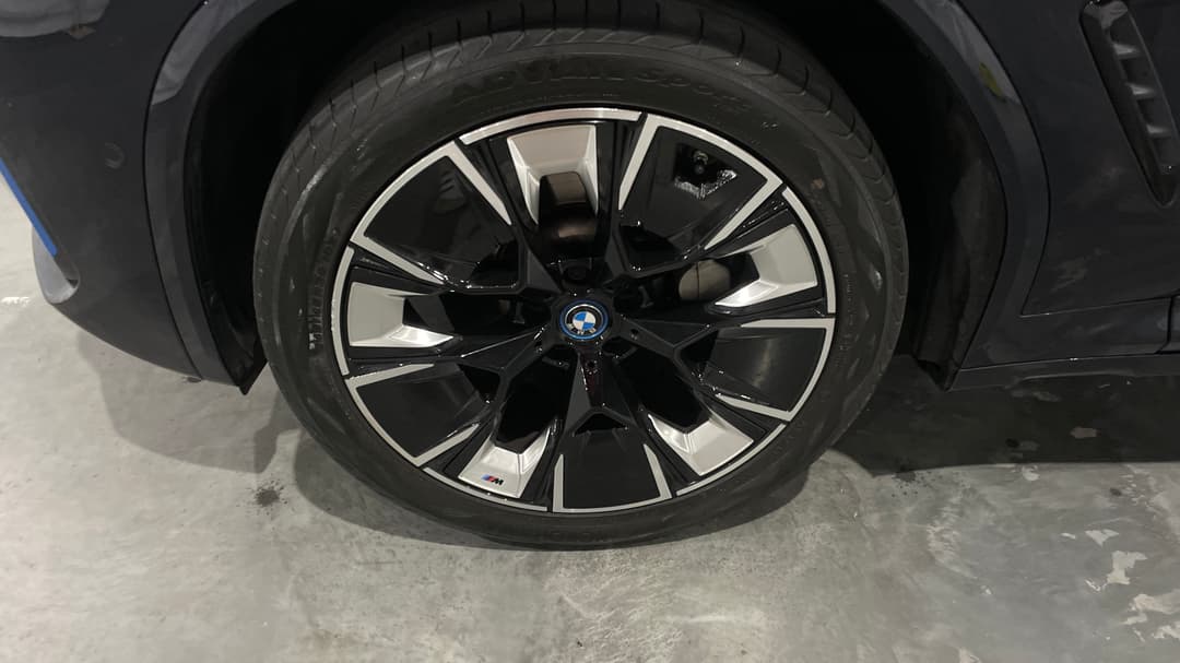 2022 BMW Ix3 M Sport, Automatic, 43767 km, Left Front Wheel