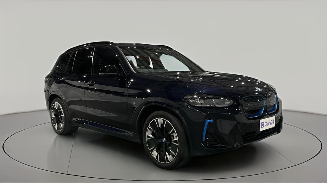 2022 BMW Ix3 M Sport, Automatic, 43767 km, Right Front Diagonal (45- Degree) View