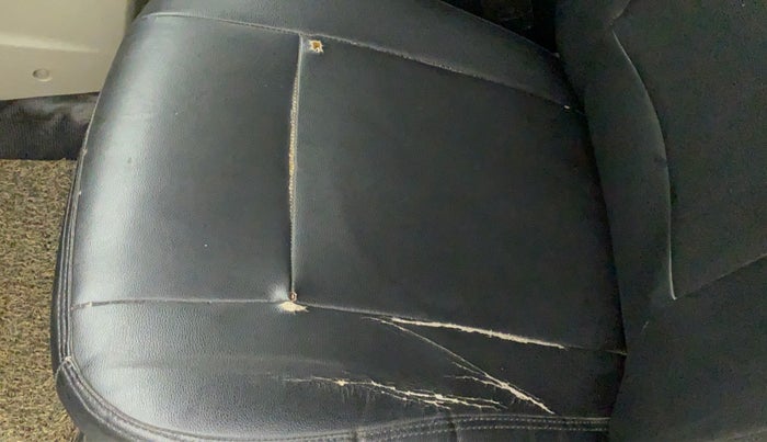 2015 Maruti Celerio VXI, Petrol, Manual, 81,776 km, Front left seat (passenger seat) - Cover slightly torn